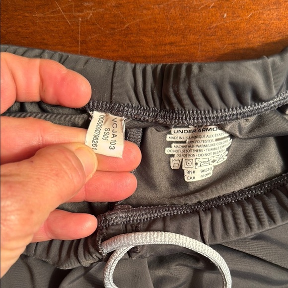 Under Armour Gray, lightweight 100% Polyester Joggers, Size Medium Preowned - Picture 3 of 10